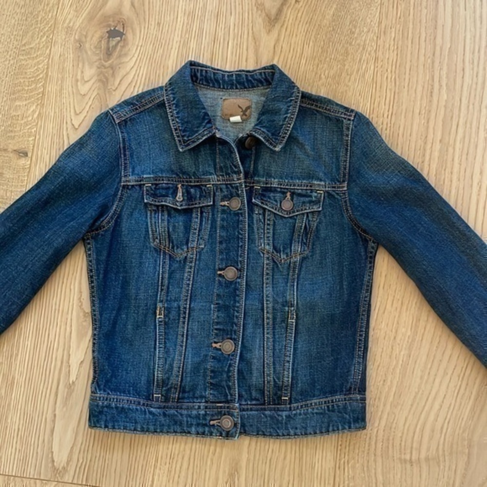 American Eagle Denim Trucker Jacket Women’s XS Medium Wash Jean Jacket